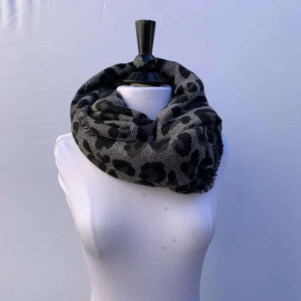 COLLECTION XIIX Leopard Woven Scarf